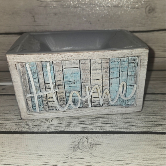 SCENTSY WAX WARMER - HOME IS WHEREVER I'M WITH YOU - RETIRED - Picture 1 of 5
